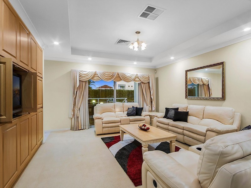 4/178 Palm Meadows Drive, Carrara QLD 4211