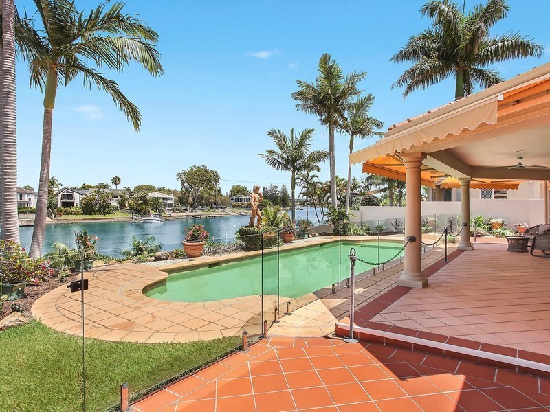 15 Sir Bruce Small Boulevard, Benowa Waters QLD 4217