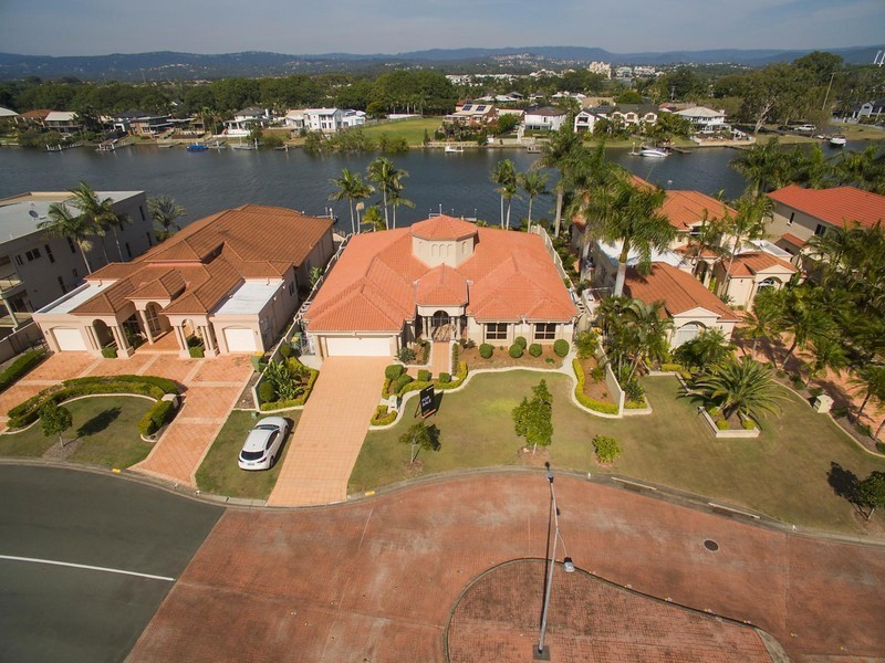 15 Sir Bruce Small Boulevard, Benowa Waters QLD 4217