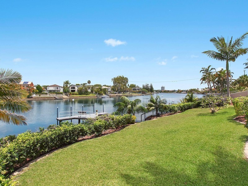 15 Sir Bruce Small Boulevard, Benowa Waters QLD 4217