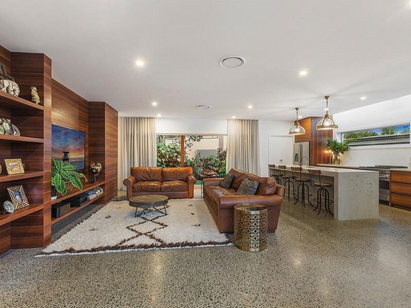 949 Gold Coast Highway, Palm Beach QLD 4221