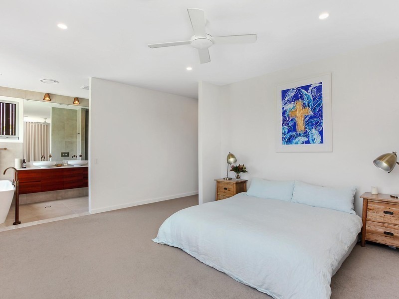 949 Gold Coast Highway, Palm Beach QLD 4221