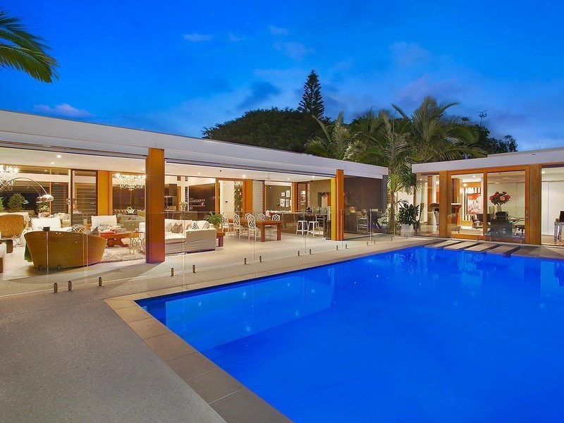 33 Vespa Crescent, Isle Of Capri QLD 4217