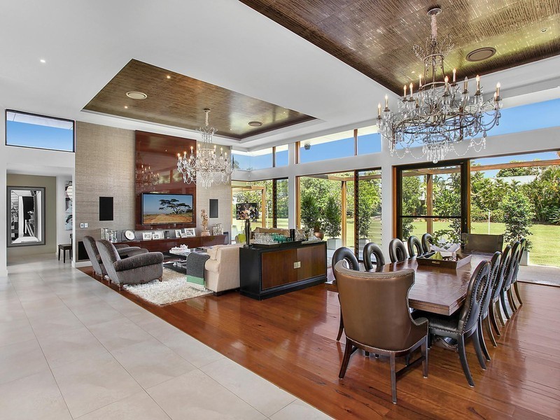 33 Vespa Crescent, Isle Of Capri QLD 4217