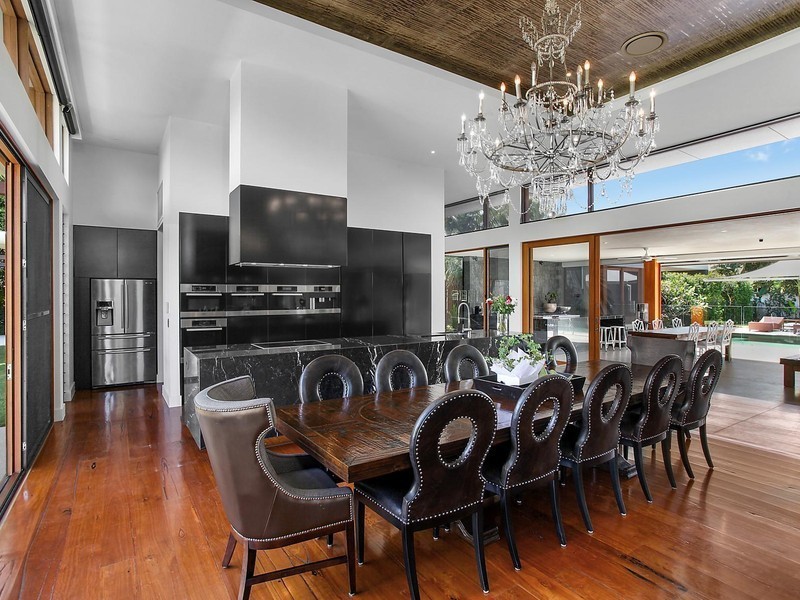 33 Vespa Crescent, Isle Of Capri QLD 4217