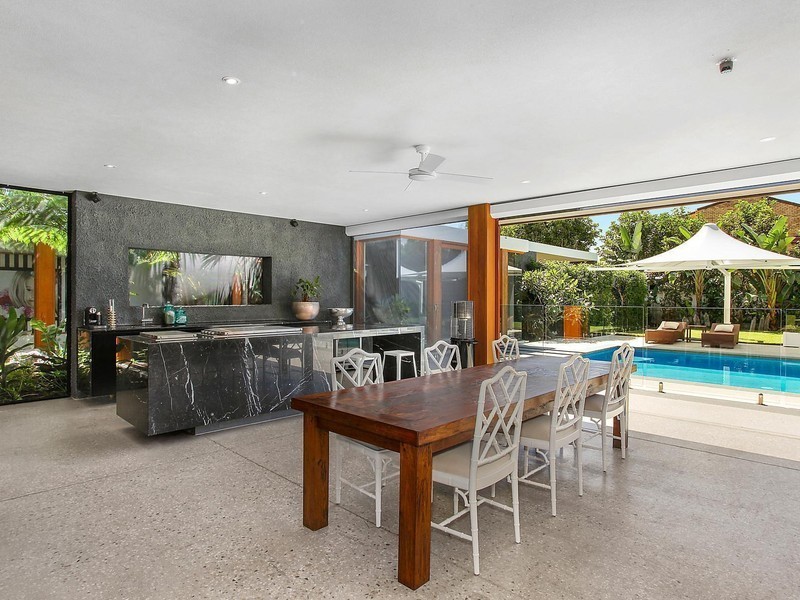 33 Vespa Crescent, Isle Of Capri QLD 4217