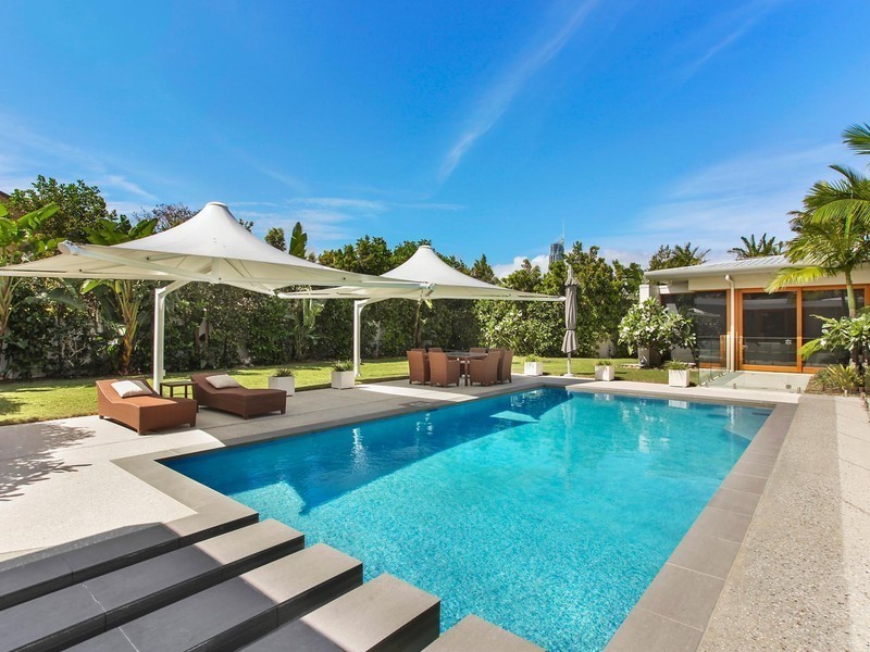 33 Vespa Crescent, Isle Of Capri QLD 4217