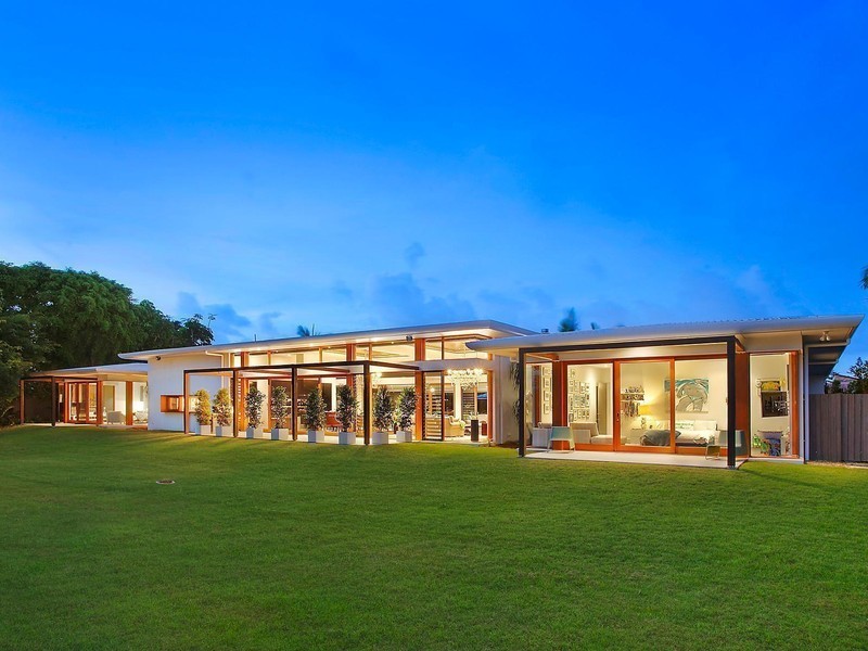 33 Vespa Crescent, Isle Of Capri QLD 4217