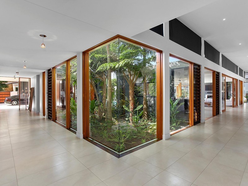 33 Vespa Crescent, Isle Of Capri QLD 4217