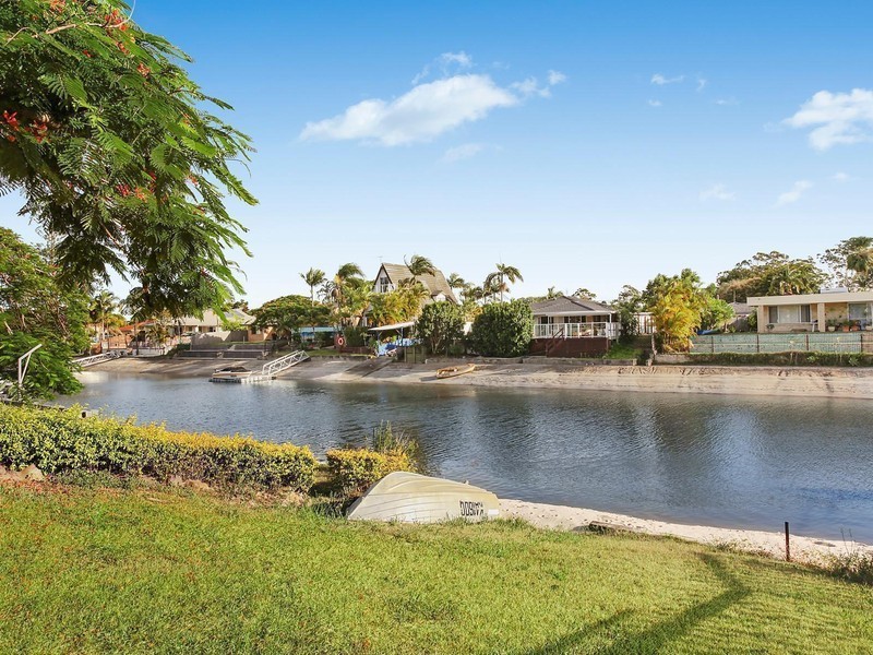 66 Poinciana Boulevard, Broadbeach Waters QLD 4218