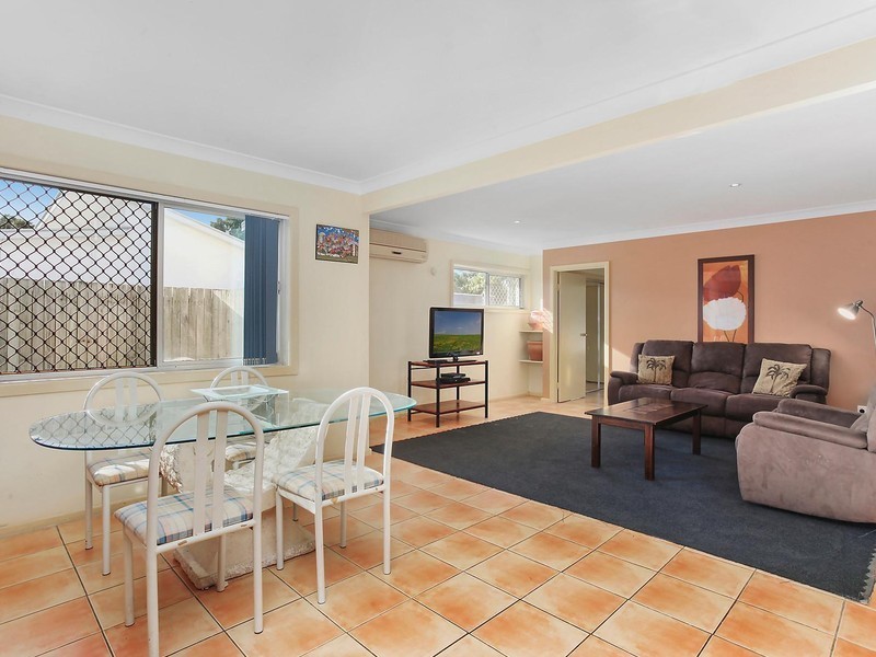 66 Poinciana Boulevard, Broadbeach Waters QLD 4218