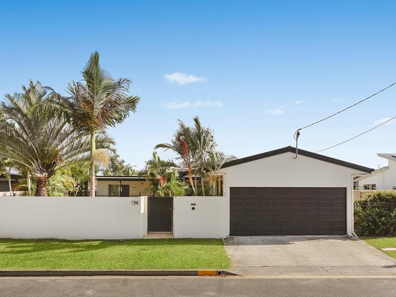 66 Poinciana Boulevard, Broadbeach Waters QLD 4218