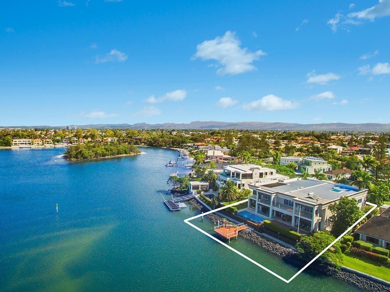 41 The Promenade, Isle Of Capri QLD 4217