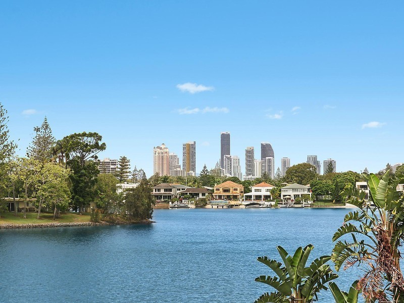 41 The Promenade, Isle Of Capri QLD 4217