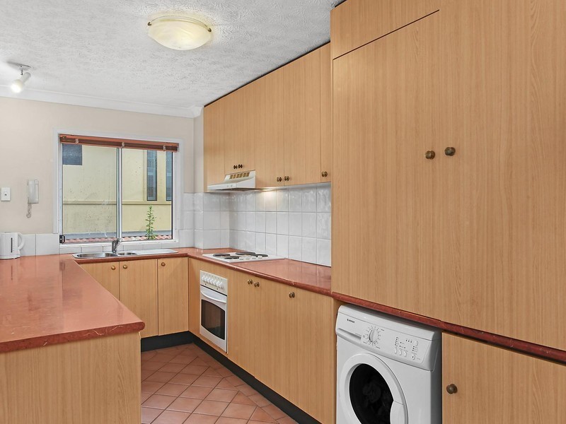 32/7 Purli Street, Chevron Island QLD 4217