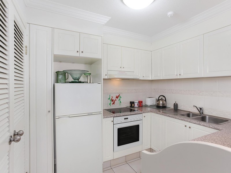 2111/24 Queensland Avenue, Broadbeach QLD 4218