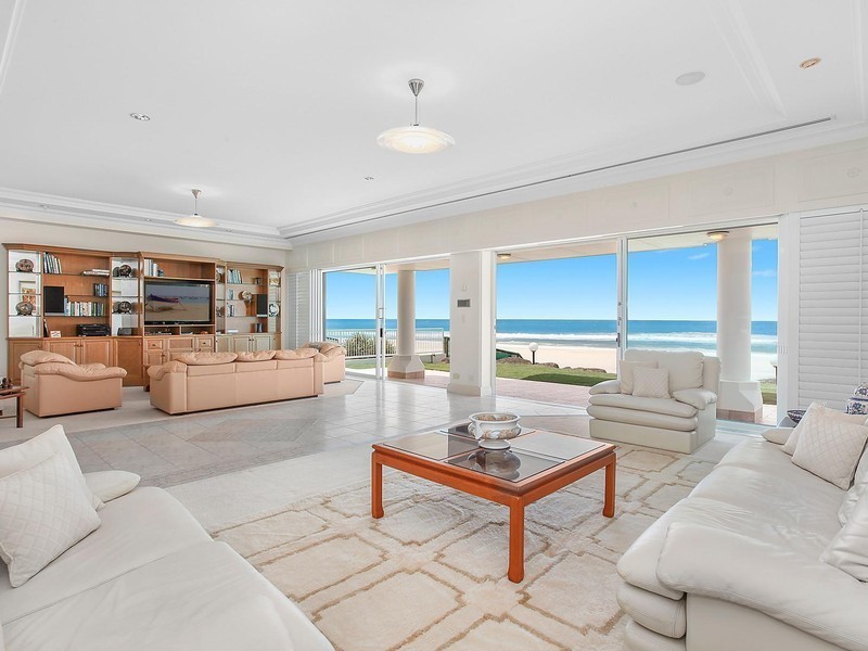 61 Jefferson Lane, Palm Beach QLD 4221