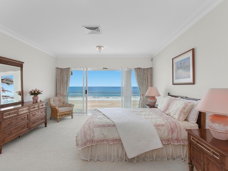 61 Jefferson Lane, Palm Beach QLD 4221