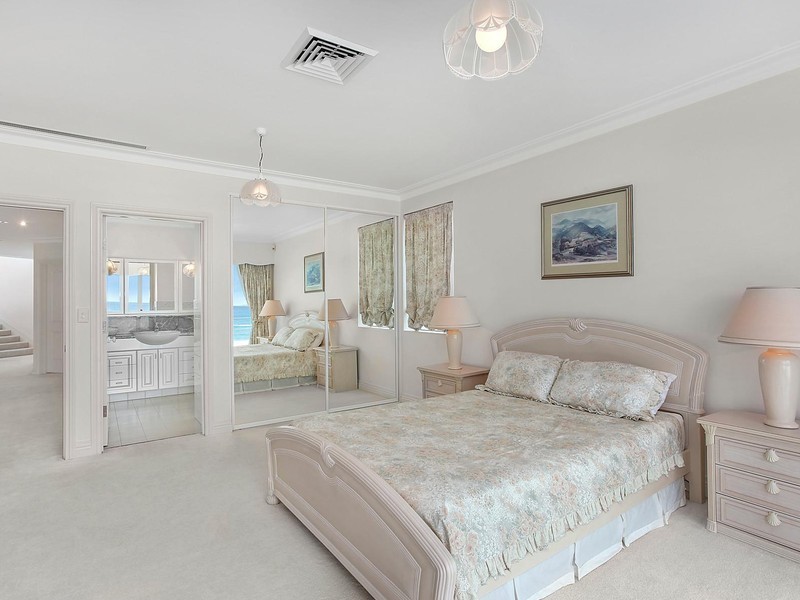 61 Jefferson Lane, Palm Beach QLD 4221