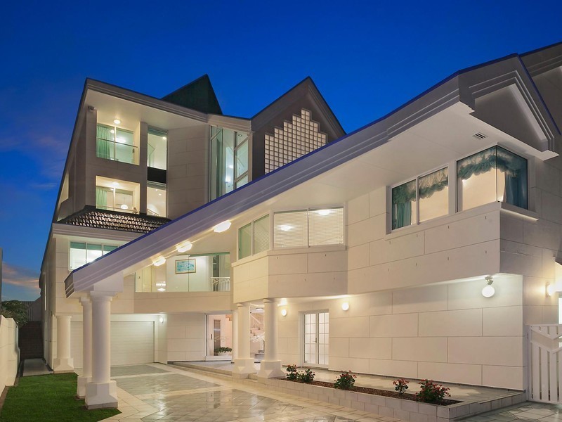 61 Jefferson Lane, Palm Beach QLD 4221