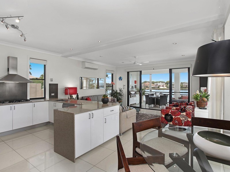 35 Cayman Drive, Clear Island Waters QLD 4226