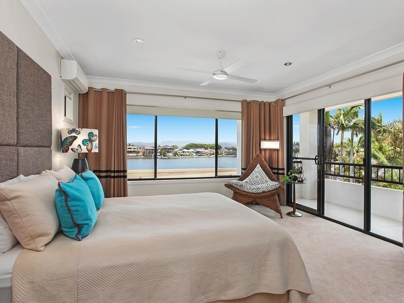 35 Cayman Drive, Clear Island Waters QLD 4226