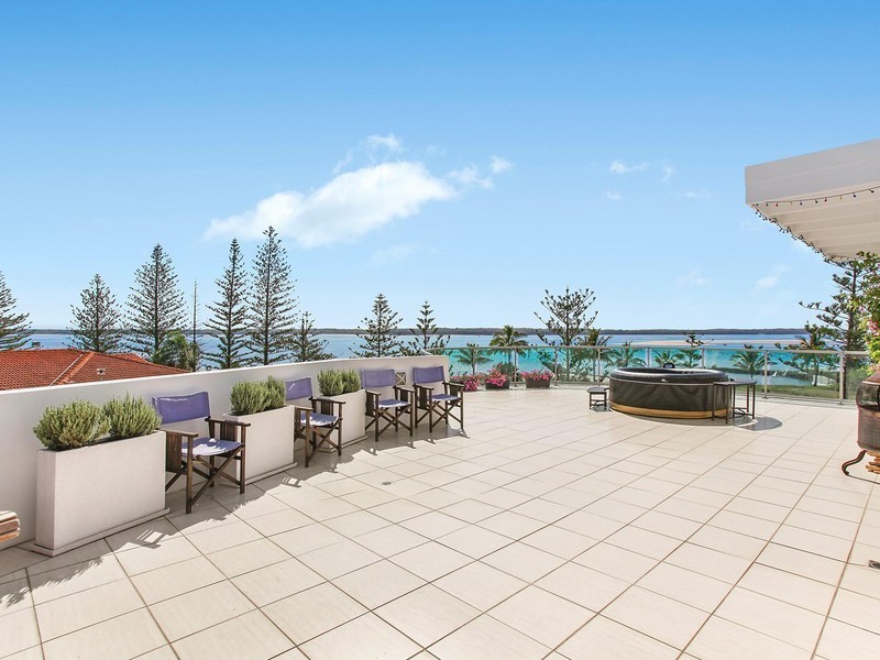 5/10 Oatland Esplanade, Runaway Bay QLD 4216