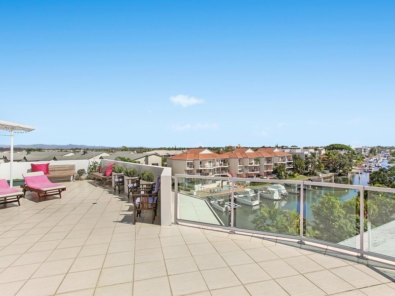5/10 Oatland Esplanade, Runaway Bay QLD 4216