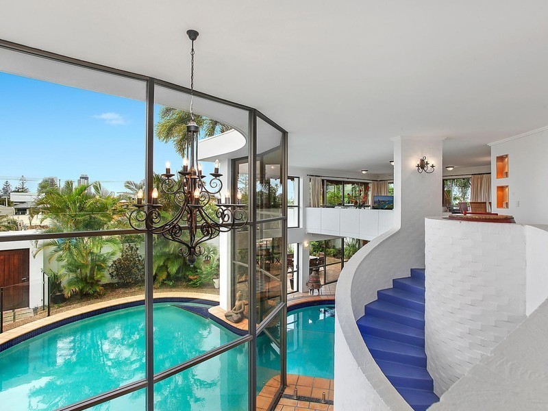 2 Castille Court, Isle Of Capri QLD 4217
