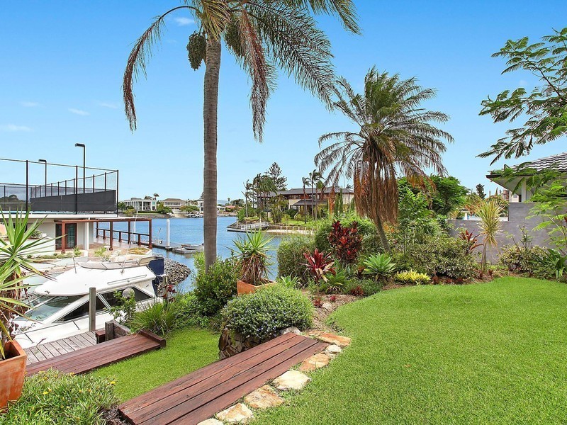 2 Castille Court, Isle Of Capri QLD 4217