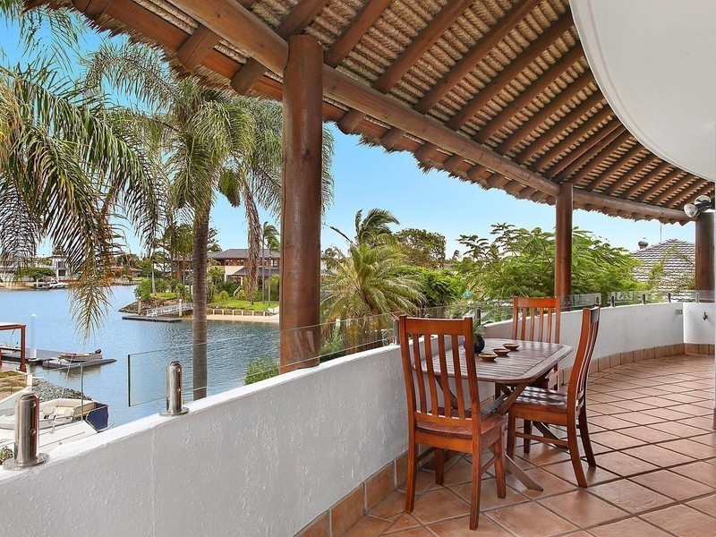 2 Castille Court, Isle Of Capri QLD 4217