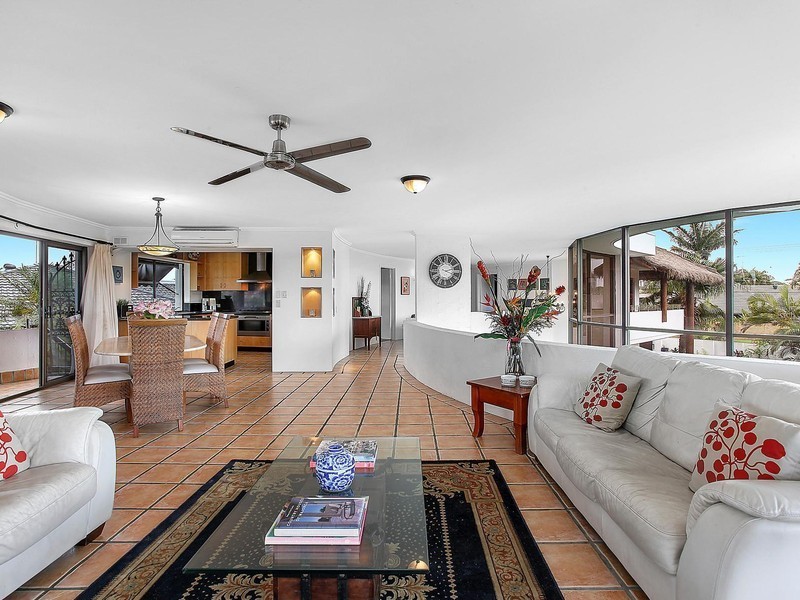 2 Castille Court, Isle Of Capri QLD 4217