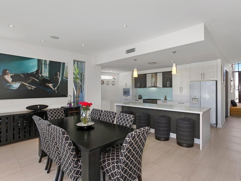 12 Regents Court, Sovereign Islands QLD 4216