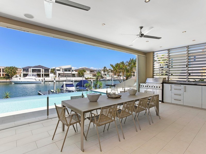 12 Regents Court, Sovereign Islands QLD 4216
