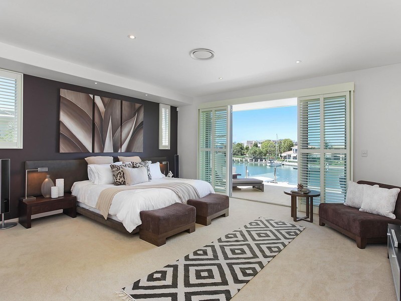 12 Regents Court, Sovereign Islands QLD 4216