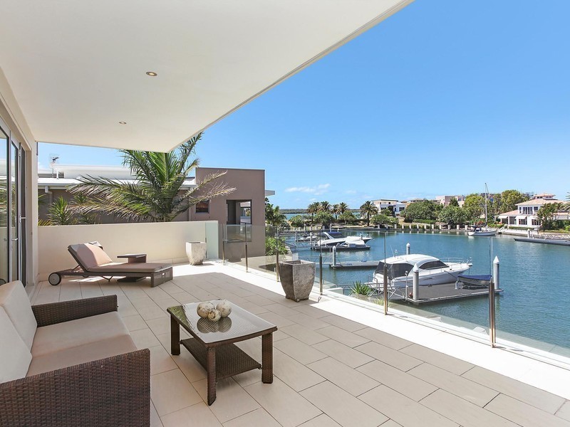 12 Regents Court, Sovereign Islands QLD 4216