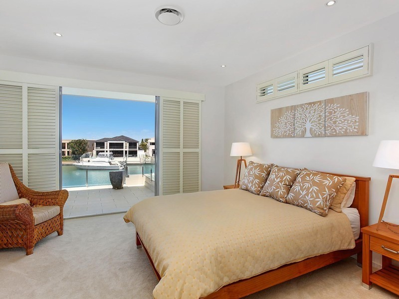 12 Regents Court, Sovereign Islands QLD 4216