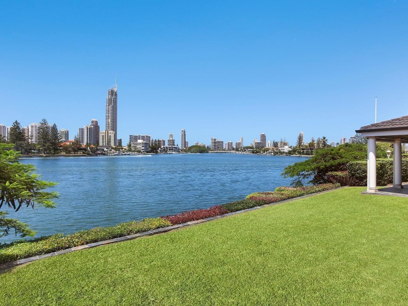 43-45 The Promenade, Isle Of Capri QLD 4217