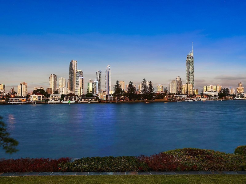 43-45 The Promenade, Isle Of Capri QLD 4217