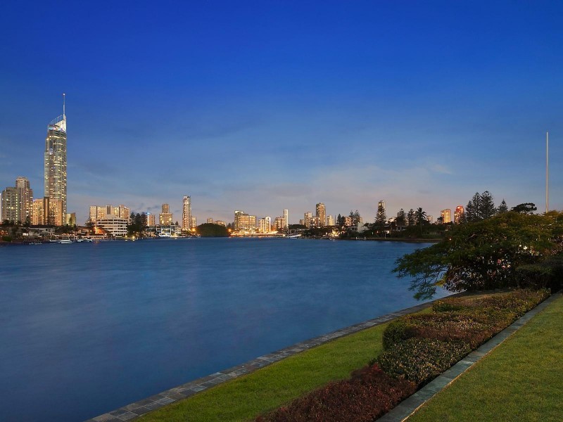 43-45 The Promenade, Isle Of Capri QLD 4217