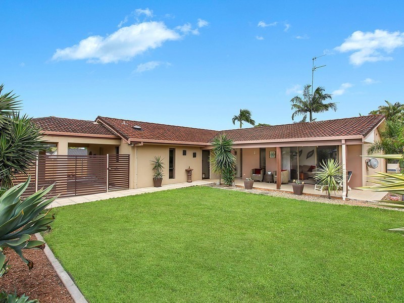 61 Lambros Drive, Benowa QLD 4217