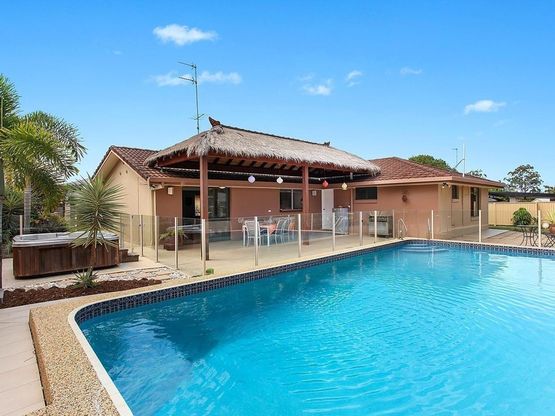 61 Lambros Drive, Benowa QLD 4217