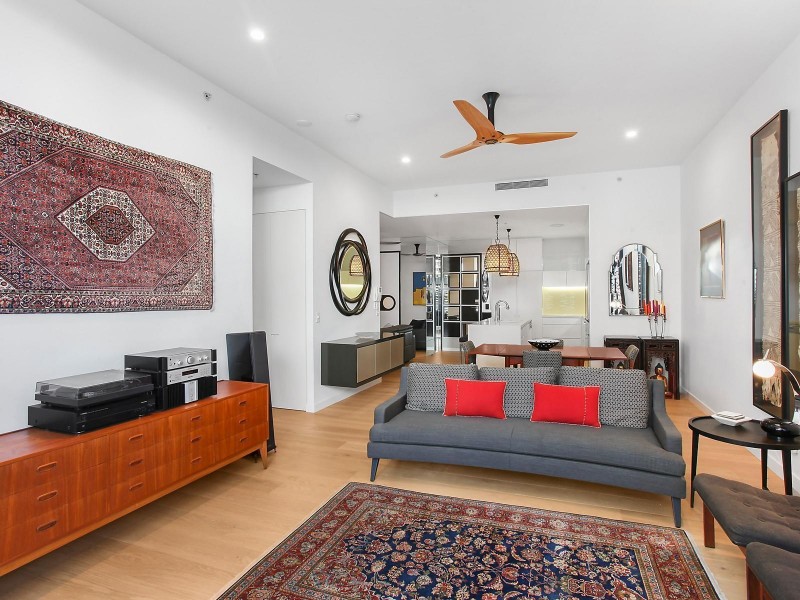20301/4 Charles Avenue, Broadbeach QLD 4218