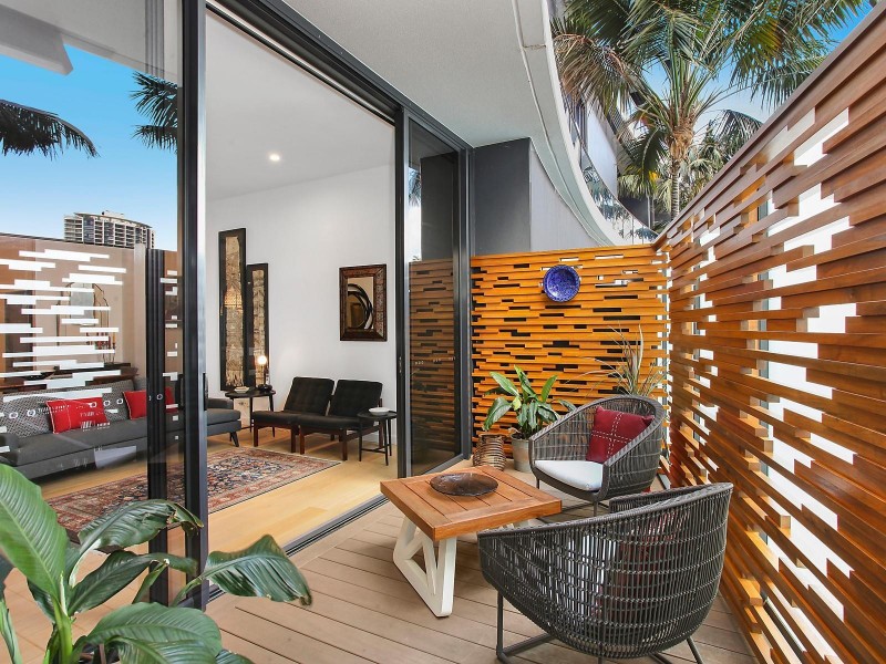 20301/4 Charles Avenue, Broadbeach QLD 4218