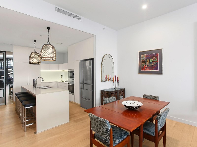 20301/4 Charles Avenue, Broadbeach QLD 4218
