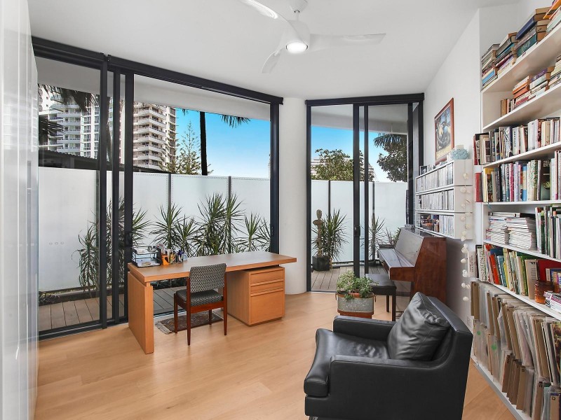 20301/4 Charles Avenue, Broadbeach QLD 4218
