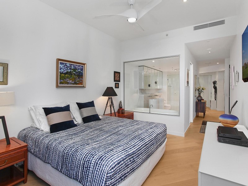 20301/4 Charles Avenue, Broadbeach QLD 4218