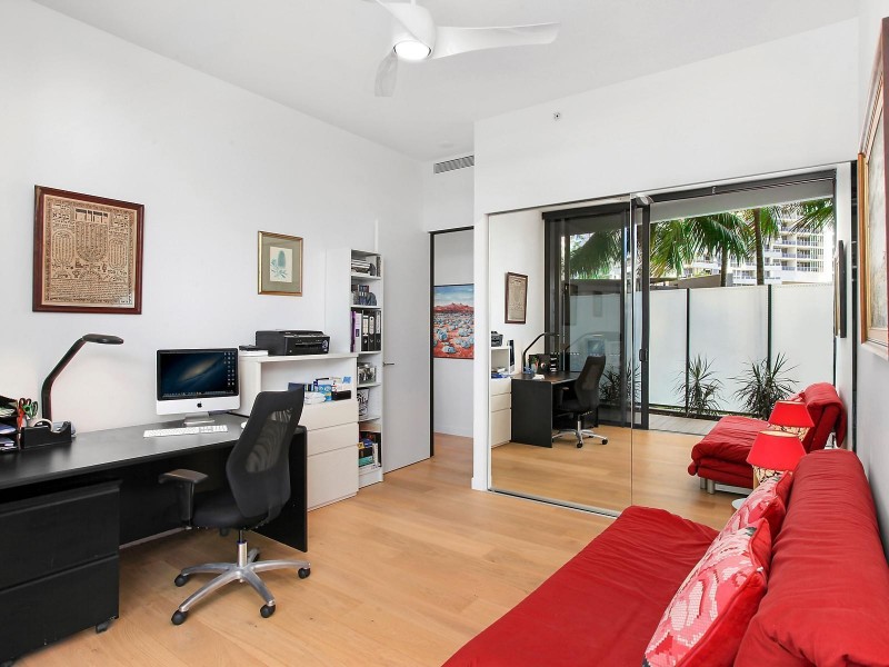 20301/4 Charles Avenue, Broadbeach QLD 4218