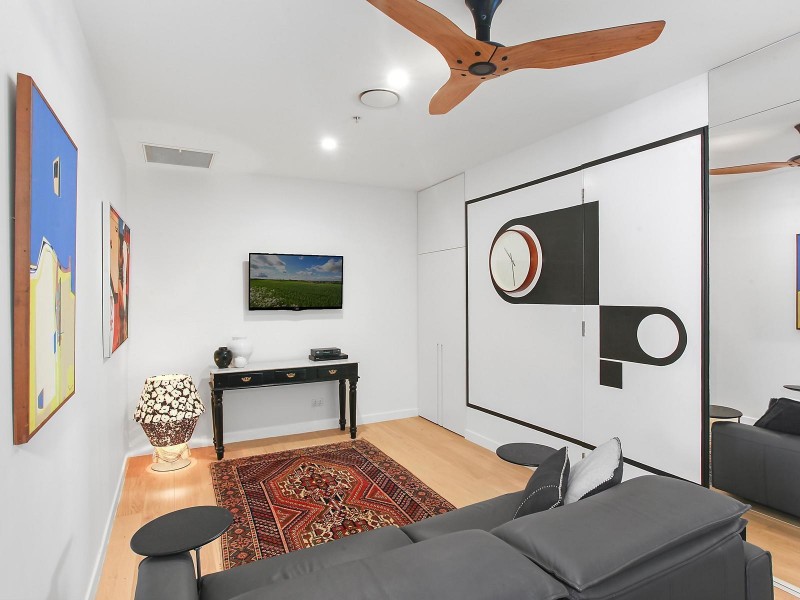 20301/4 Charles Avenue, Broadbeach QLD 4218