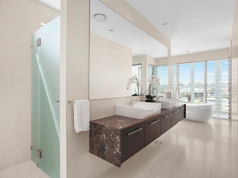 12 Tosti Street, Sorrento QLD 4217